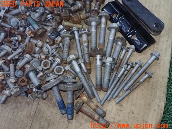 3UPJ=9233060720]ベンツ V350 トレンド(639350C)ネジ・ナット・ステー類 セット ジャンク_3