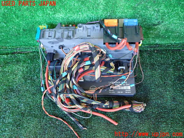 1UPJ-9233066741]ベンツ V350 W639(639350C)ヒューズボックス1 中古_3