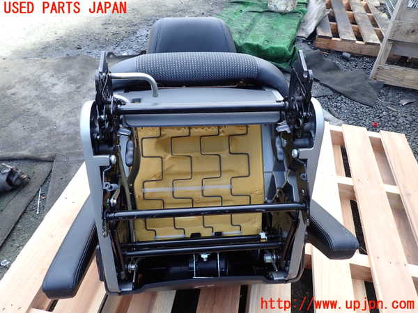 1UPJ-9233067145]ベンツ V350 W639(639350C)右2列目シート 中古_3