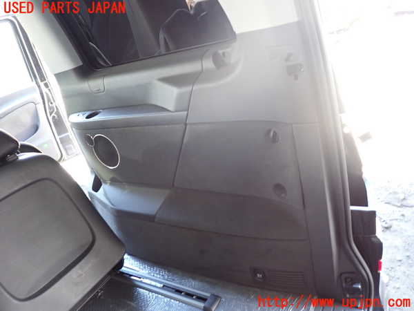 1UPJ-9233067675]ベンツ V350 W639(639350C)右リアピラートリム 中古_4