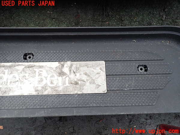 1UPJ-9233067740]ベンツ V350 W639(639350C)スカッフプレート 中古_2