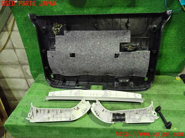 1UPJ-9233071578]デリカD：5(CV1W)バックドア内張り 中古_4