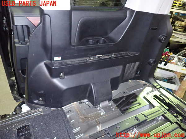 1UPJ-9233077675]デリカD：5(CV1W)右リアピラートリム 中古_4