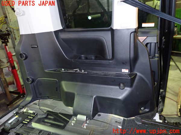 1UPJ-9233077680]デリカD：5(CV1W)左リアピラートリム 中古_4