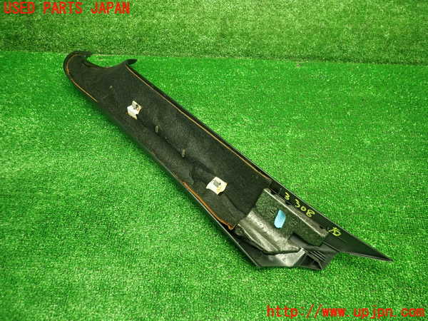 1UPJ-9233087655]ポルシェ・ボクスター(98624)右フロントピラートリム 中古_4