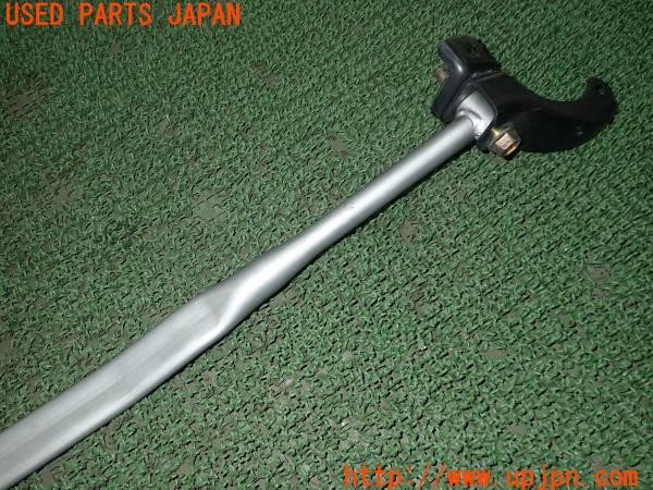 3UPJ=9233090705]グロリア グランツーリスモ アルティマ(HY33)純正 フロントタワーバー 中古_5