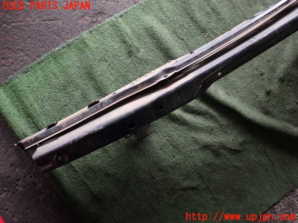 2UPJ-9233091014]グロリア Y33型(HY33)フロントバンパーホースメント 中古_2