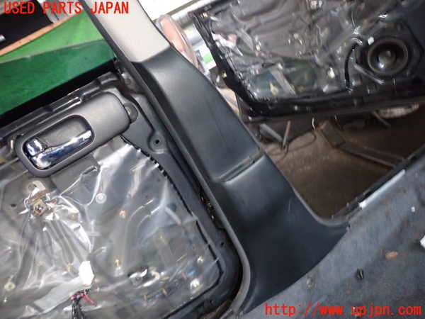 2UPJ-9233097670]グロリア Y33型(HY33)左センターピラートリム 中古_3