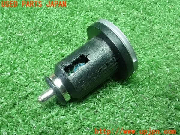 3UPJ=9233100512]BMW 218d アクティブツアラー(2C20 F45)純正 65412166411 USBチャージャー シガーソケット 中古_3