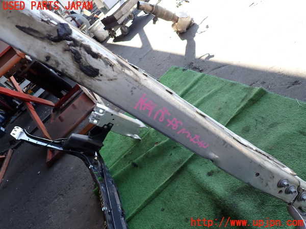 2UPJ-9233101041]BMW 218d アクティブツアラー F45(2C20)コアサポート 中古_4