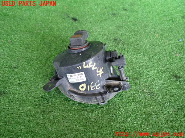 2UPJ-9233101180]BMW 218d アクティブツアラー F45(2C20)右フォグ 中古_2