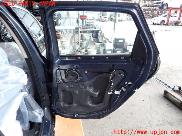 2UPJ-9233101290]BMW 218d アクティブツアラー F45(2C20)右後ドア 中古 FUYAO M532 43R-001734_3