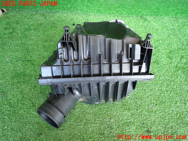 2UPJ-9233102560]BMW 218d アクティブツアラー F45(2C20)エアクリーナーボックス 中古_2