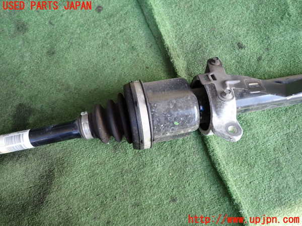 2UPJ-9233104010]BMW 218d アクティブツアラー F45(2C20)右フロントドライブシャフト 中古_3