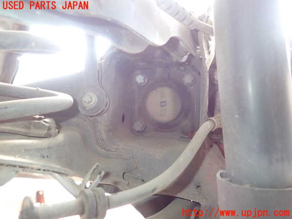 2UPJ-9233104300]BMW 218d アクティブツアラー F45(2C20)右リアナックルハブ 中古_2