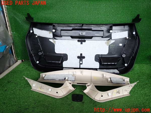2UPJ-9233101578]BMW 218d アクティブツアラー F45(2C20)バックドア内張り 中古_2