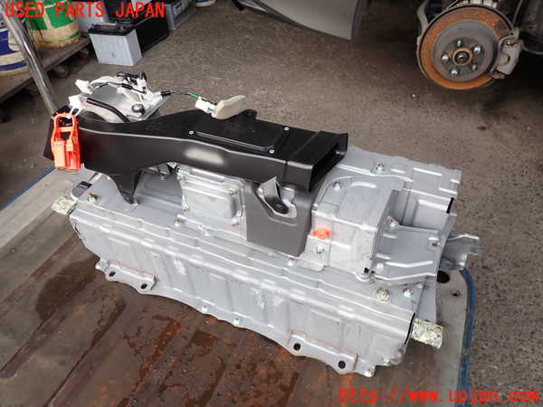 2UPJ-9233116911]レクサス・GS300h(AWL10)ハイブリッドバッテリー1 中古_2