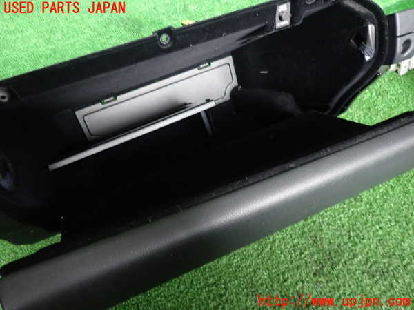 2UPJ-9233117516]レクサス・GS300h(AWL10)グローブボックス1 中古_2