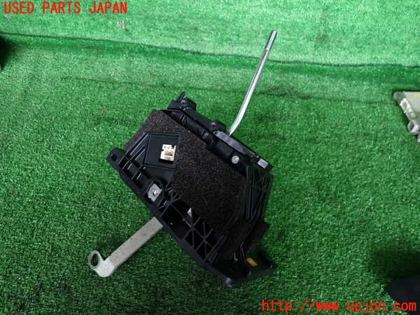 2UPJ-9233117555]レクサス・GS300h(AWL10)ATシフトレバー 中古_2