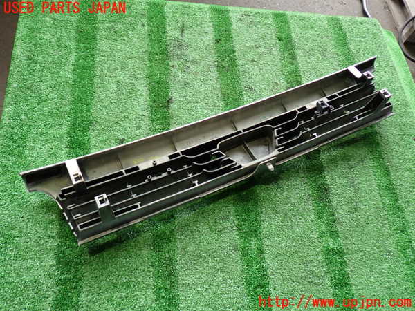 2UPJ-9233121050]ホーミーコーチ(ARME24)ラジエターグリル 中古_4