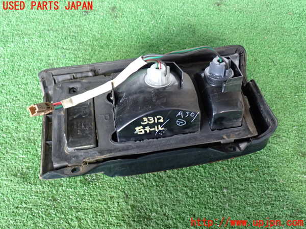 2UPJ-9233121530]ホーミーコーチ(ARME24)右テールランプ 中古_4