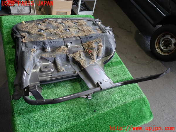2UPJ-9233122160]ホーミーコーチ(ARME24)エンジンアッパーカバー 中古_2