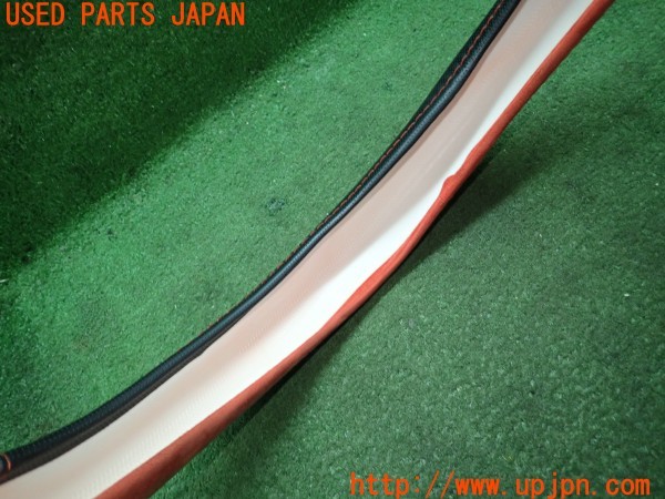 3UPJ=9233130001]レクサス UX300e(KMA10)MOMO モモ COMFORT MICROFIBER 37×8.2 ハンドルカバー ステアリングカバー 中古_3