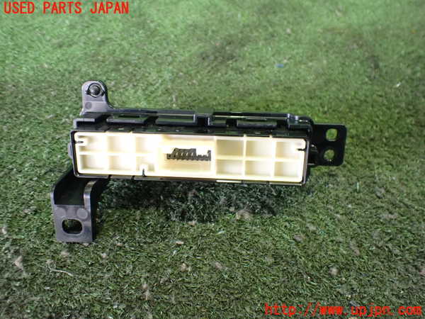 2UPJ-9233136307]レクサス・UX300e(KMA10)スイッチ2(ビューカメラ　AC100V ASC等) 中古_2