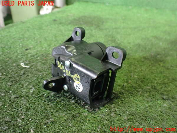 2UPJ-9233136310]レクサス・UX300e(KMA10)スイッチ5(横滑り防止OFF) 中古_2