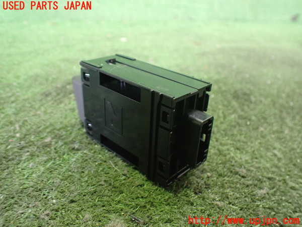 2UPJ-9233136290]レクサス・UX300e(KMA10)ハザードスイッチ 中古_2