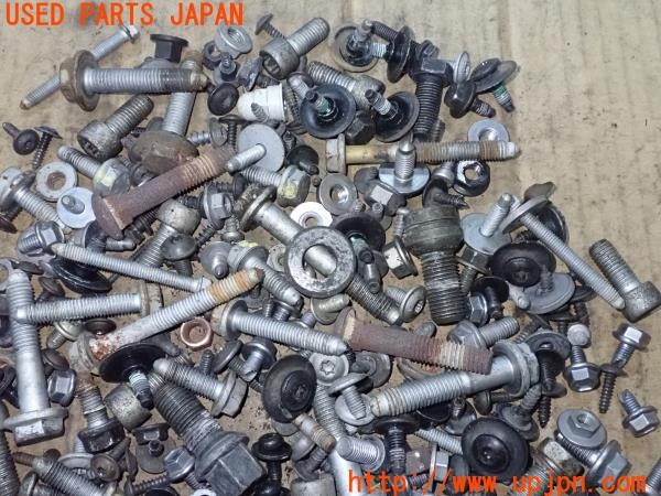 3UPJ=9233150720]VW ニュービートル(9CAZJ)後期 ネジ・ナット・ステー類 セット ジャンク_2