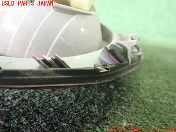 2UPJ-9233151530]VW ニュービートル(9CAZJ)右テールランプ 中古_4