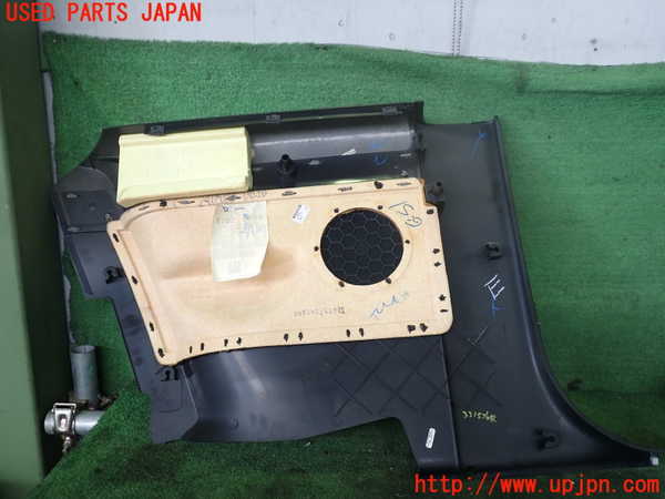 2UPJ-9233157675]VW ニュービートル(9CAZJ)右リアピラートリム (ジャンク品) 中古_3
