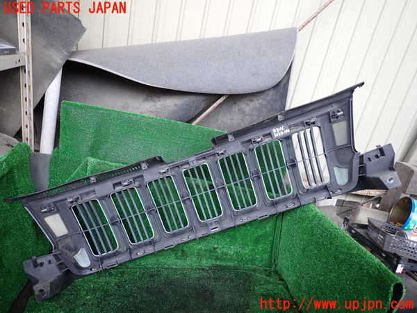 1UPJ-9233161050]ジープ・グランドチェロキー(WK36A)ラジエターグリル 中古_4