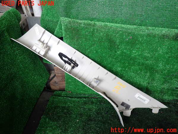 1UPJ-9233167655]ジープ・グランドチェロキー(WK36A)右フロントピラートリム 中古_2