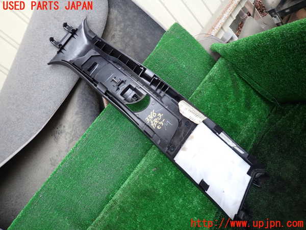 1UPJ-9233167670]ジープ・グランドチェロキー(WK36A)左センターピラートリム 中古_2