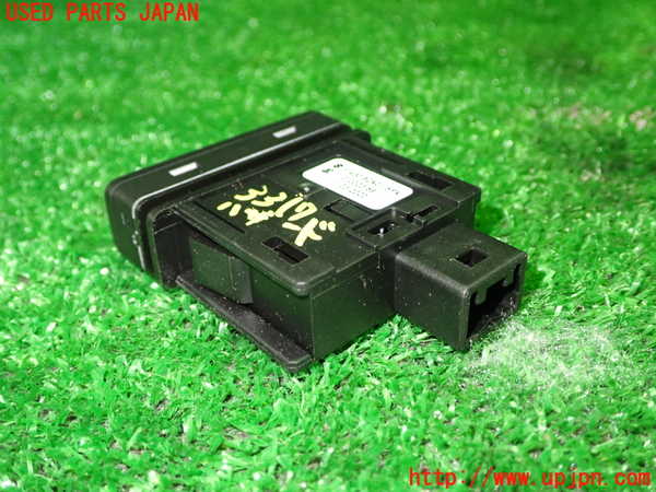 1UPJ-9233176290]ワゴンR(MH95S)ハザードスイッチ 中古_3