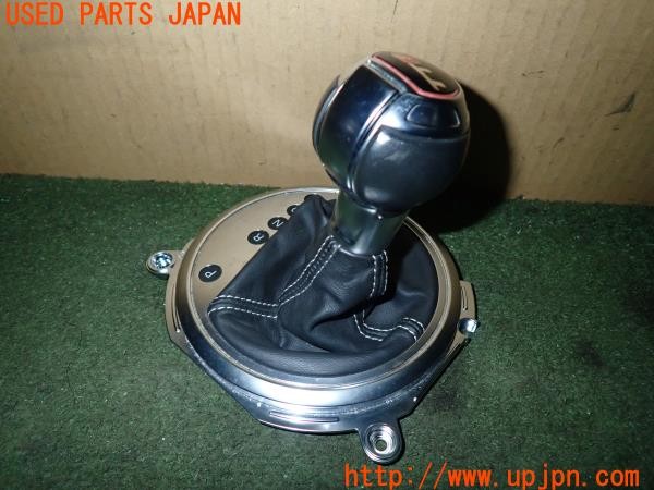 3UPJ=9233180614]アウディ TTSクーペ(8JCDLF)純正 シフトノブ シフトブーツ・パネル付き AT 中古_2