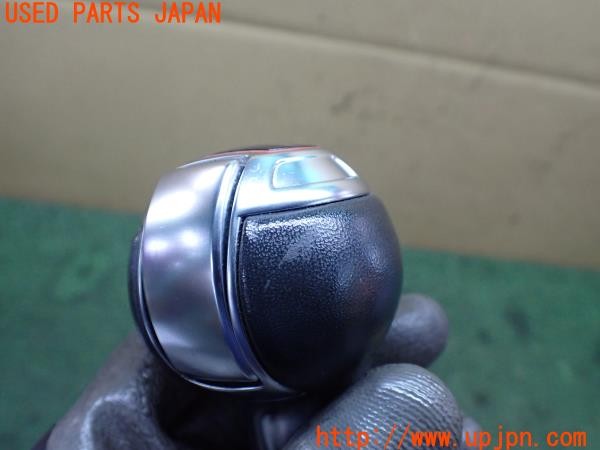 3UPJ=9233180614]アウディ TTSクーペ(8JCDLF)純正 シフトノブ シフトブーツ・パネル付き AT 中古_4