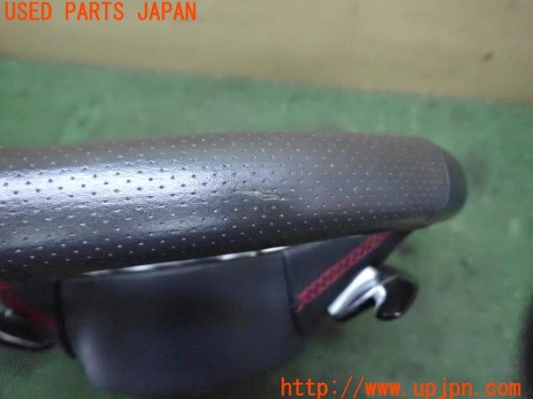 3UPJ=9233180617]アウディ TTSクーペ(8JCDLF)純正 ステアリング 中古_3