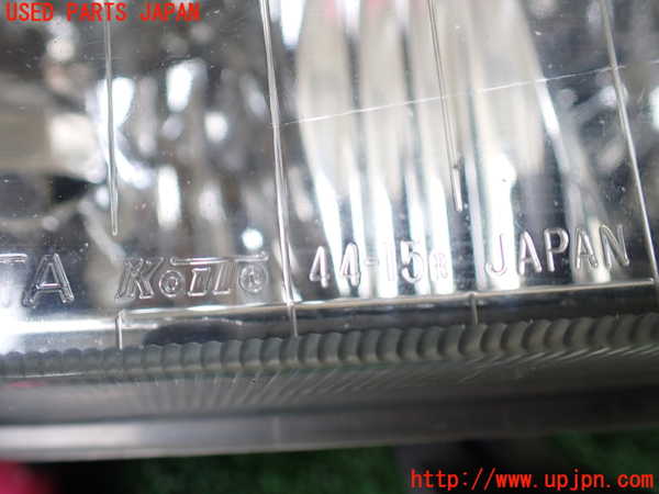 1UPJ-9233191180]ハイエースワゴン100系(RZH101G)右フォグ 中古_4