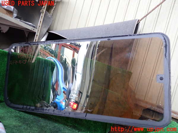 1UPJ-9233191370]ハイエースワゴン100系(RZH101G)右サイドセンターガラス M2A55 中古_3