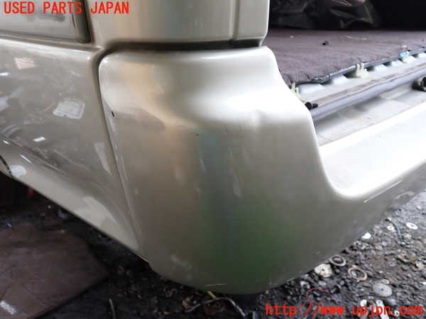 1UPJ-9233191610]ハイエースワゴン100系(RZH101G)リアバンパー 中古_5