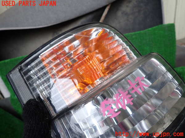 1UPJ-9233191536]ハイエースワゴン100系(RZH101G)左テールランプ 中古_2