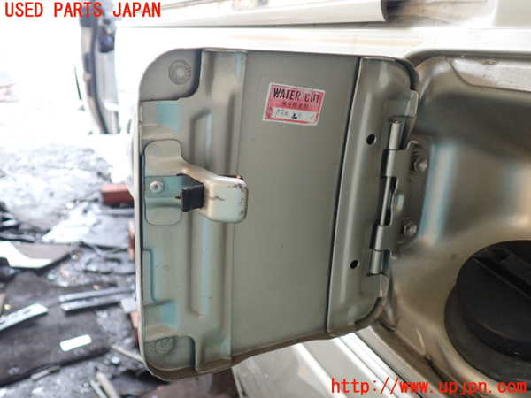 1UPJ-9233191690]ハイエースワゴン100系(RZH101G)フューエルリッド 中古_2