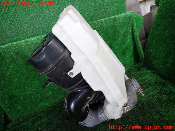 1UPJ-9233192560]ハイエースワゴン100系(RZH101G)エアクリーナーボックス 中古_2
