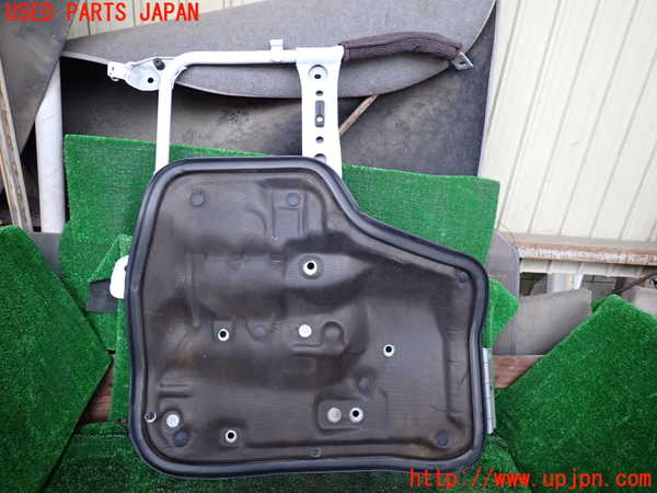 1UPJ-9233192160]ハイエースワゴン100系(RZH101G)エンジンアッパーカバー 中古_2