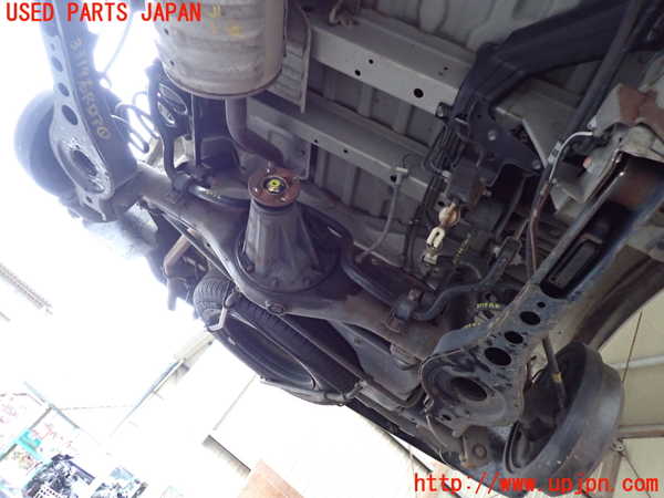 1UPJ-9233194400]ハイエースワゴン100系(RZH101G)リアデフホーシング 中古_2