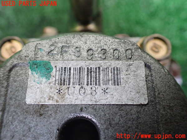 1UPJ-9233194250]ハイエースワゴン100系(RZH101G)パワステポンプ 中古_4