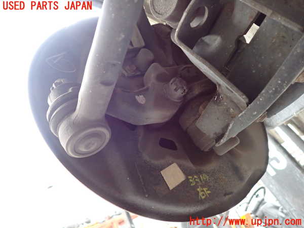 1UPJ-9233194290]ハイエースワゴン100系(RZH101G)右フロントナックルハブ 中古_2